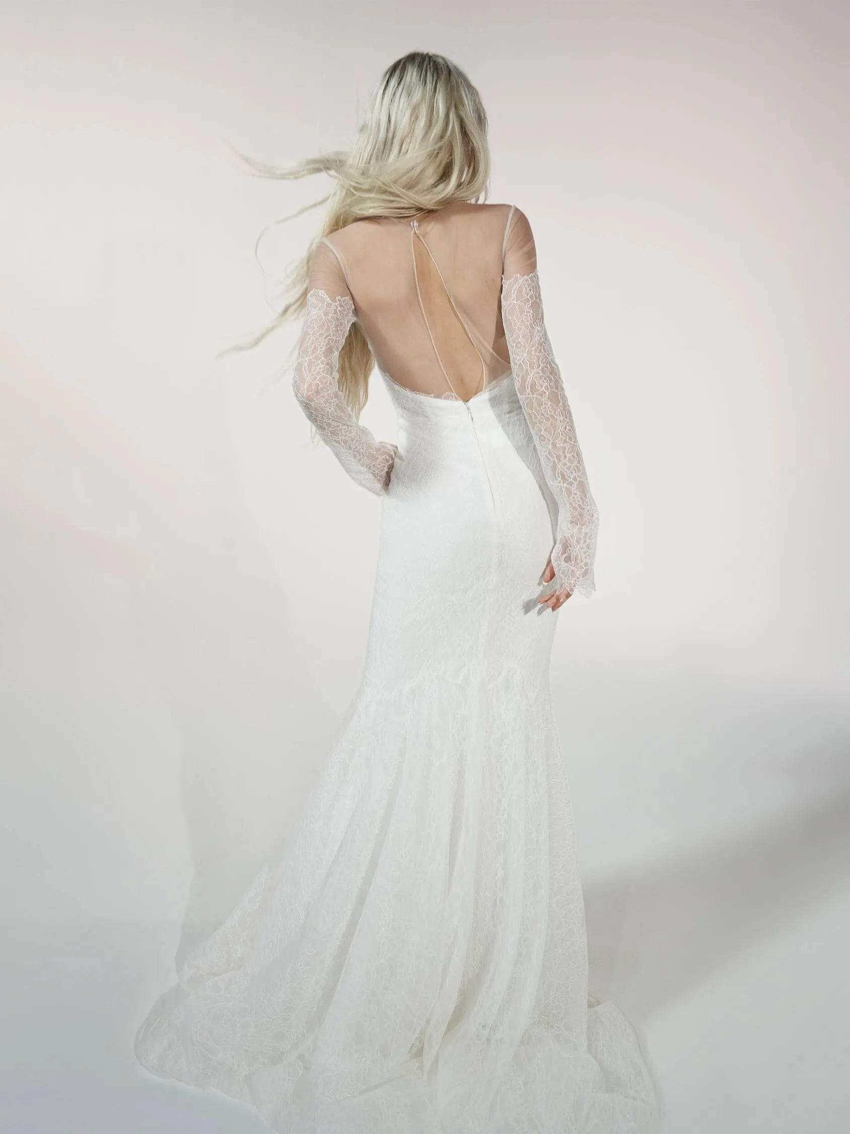 Vera wang short 2025 sleeve lace wedding dress