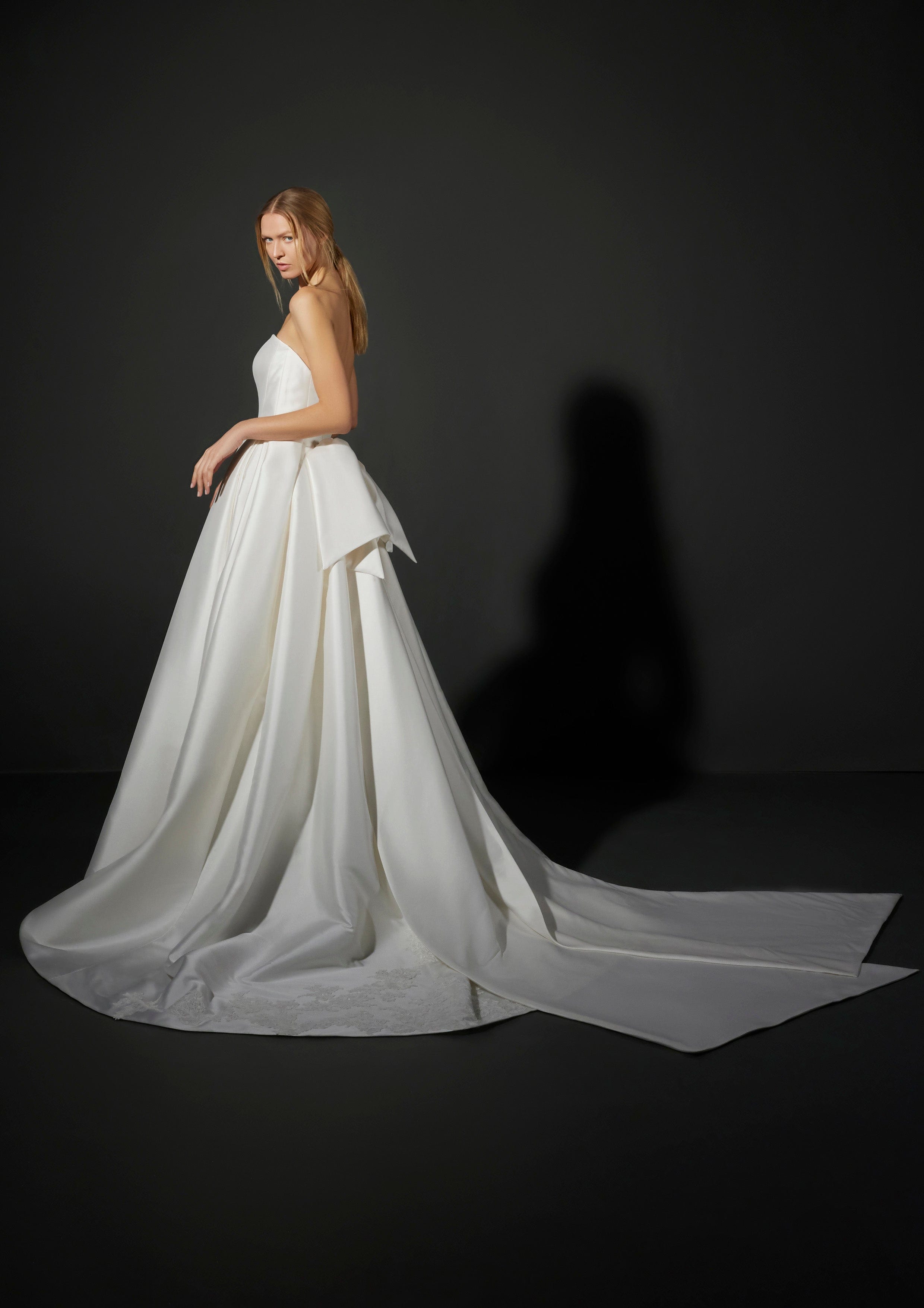 vera wang designer wedding dresses Dress Profile: Vera Wang Bride (@verawangbride)