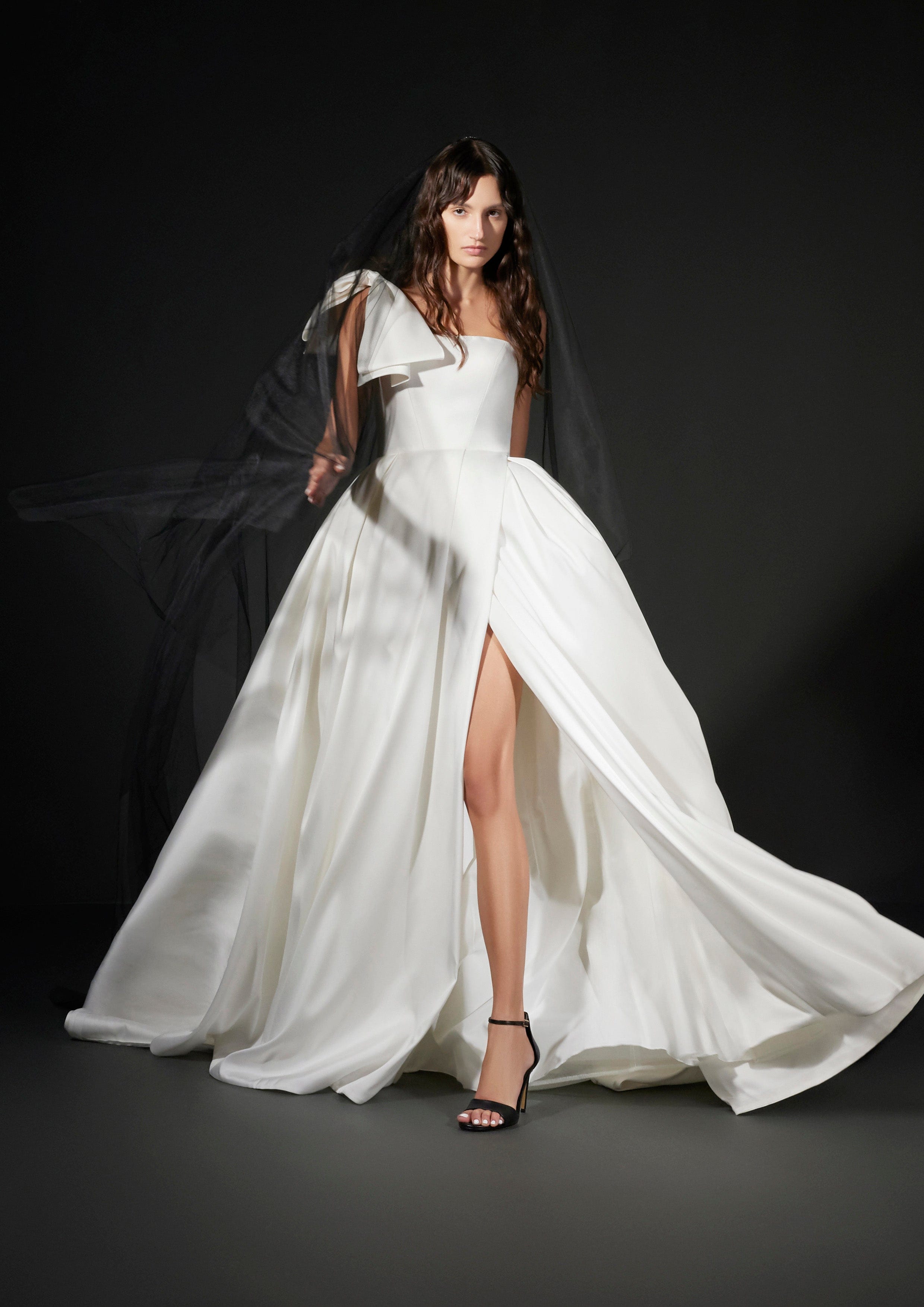 vera wang silk wedding dress Vera Wang Whitney / size 6-8 (1997)