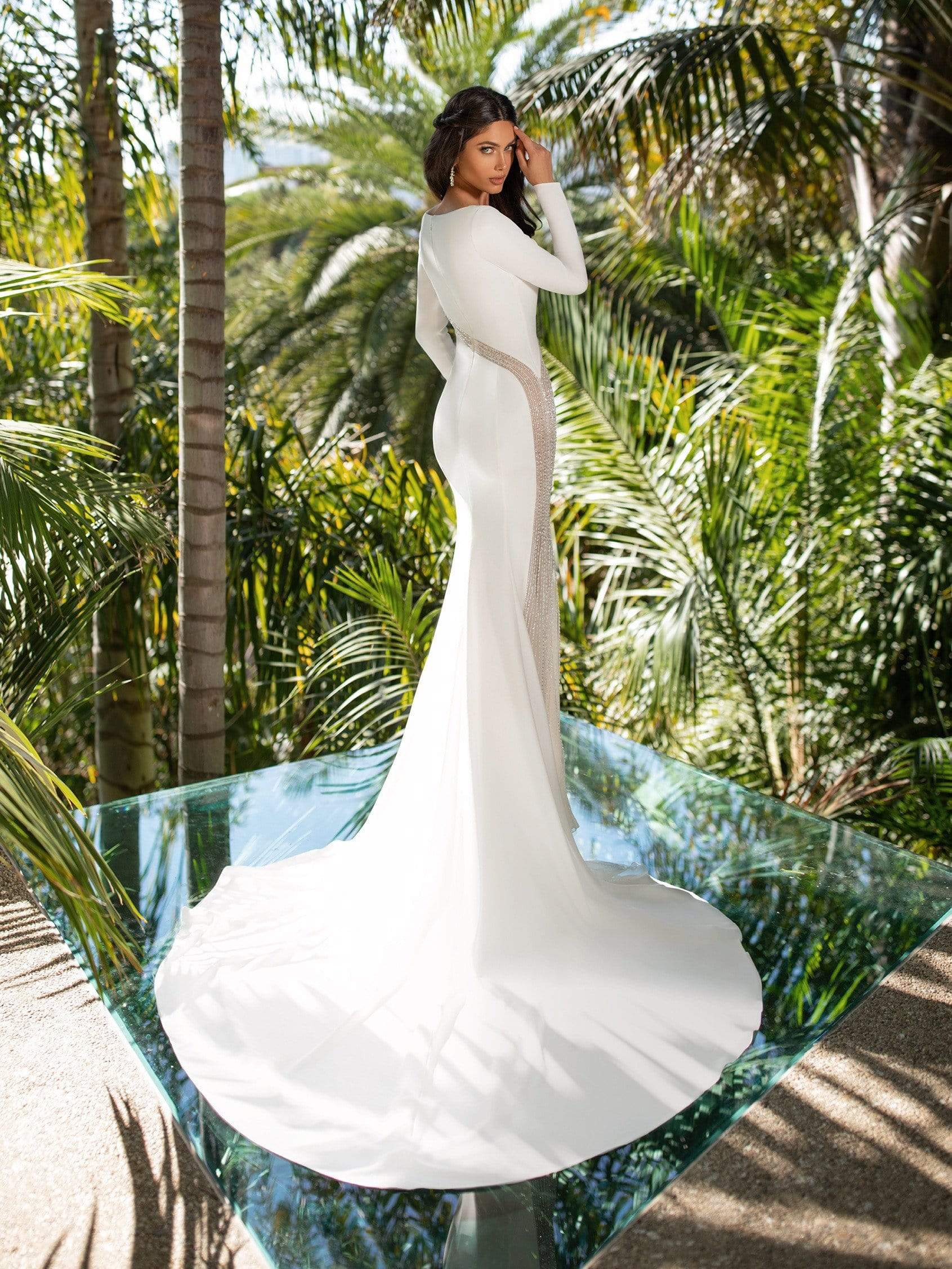 accessories for ivory dress How to Accessorize a White Summer Dress