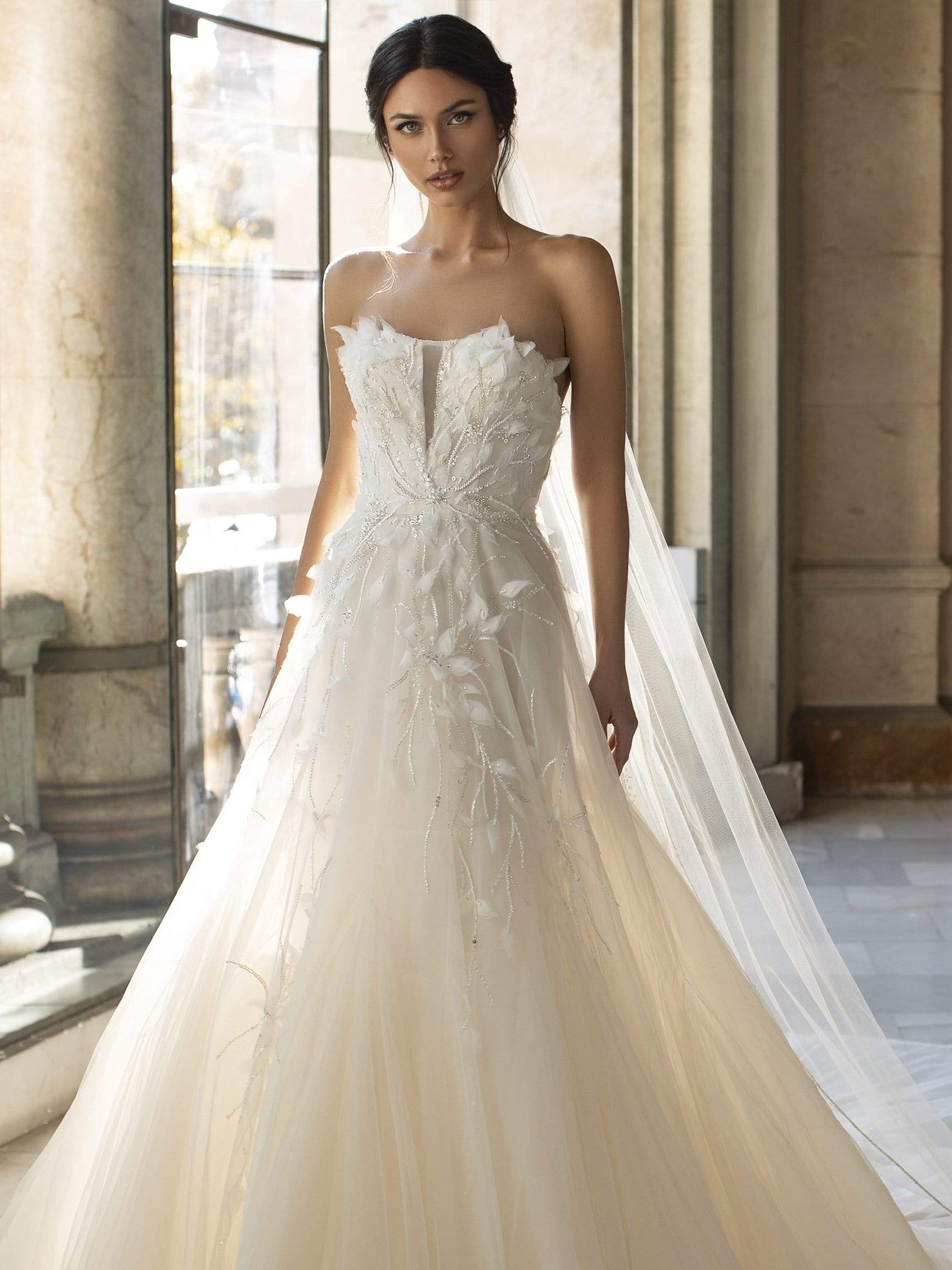 Pronovias feather hotsell wedding dress