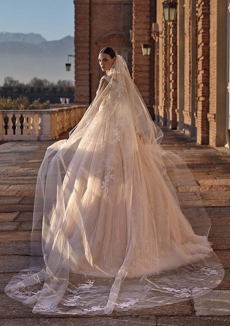 Pronovias 2024 wedding veil