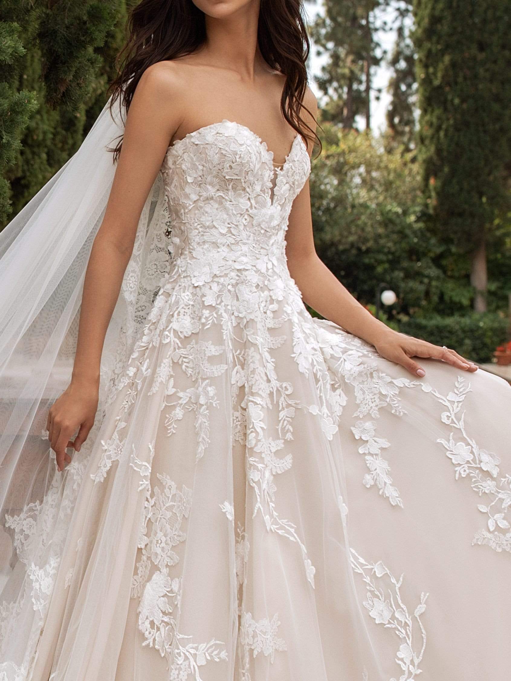 Wedding dress princess cut and sweetheart neckline