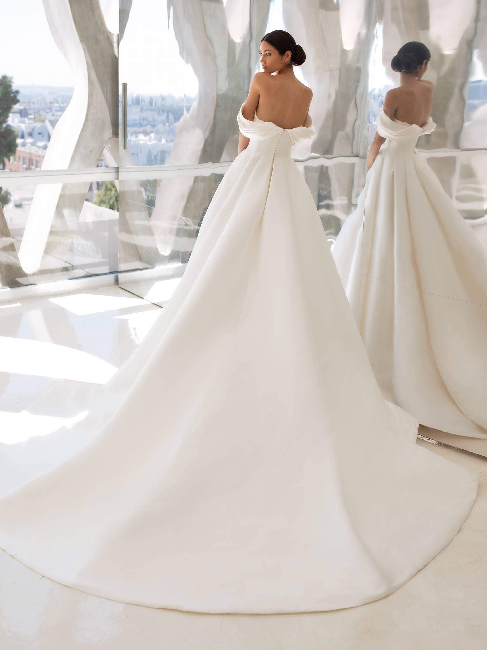 Pronovias Wedding Dress Pronovias: Lynn