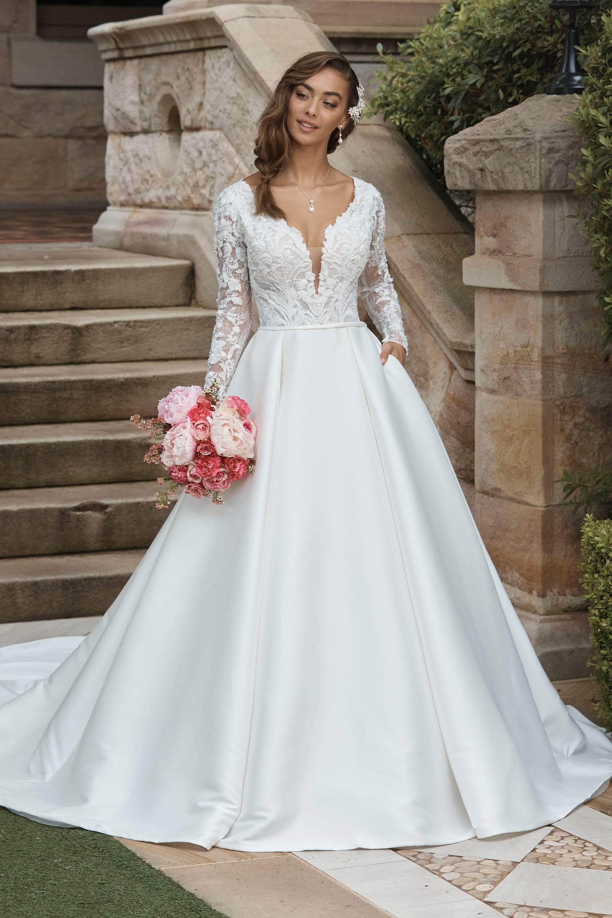 Shops 1076-48) Handmade wedding dress